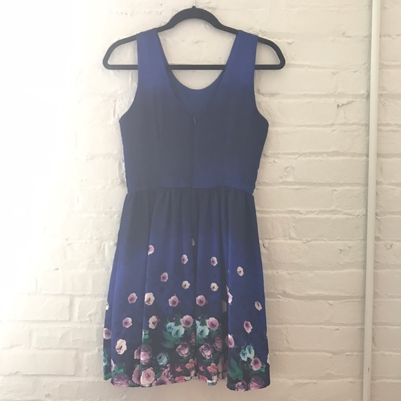 🌼FRANCESCAS BLUE FLORAL DRESS🌼 - Picture 3 of 4