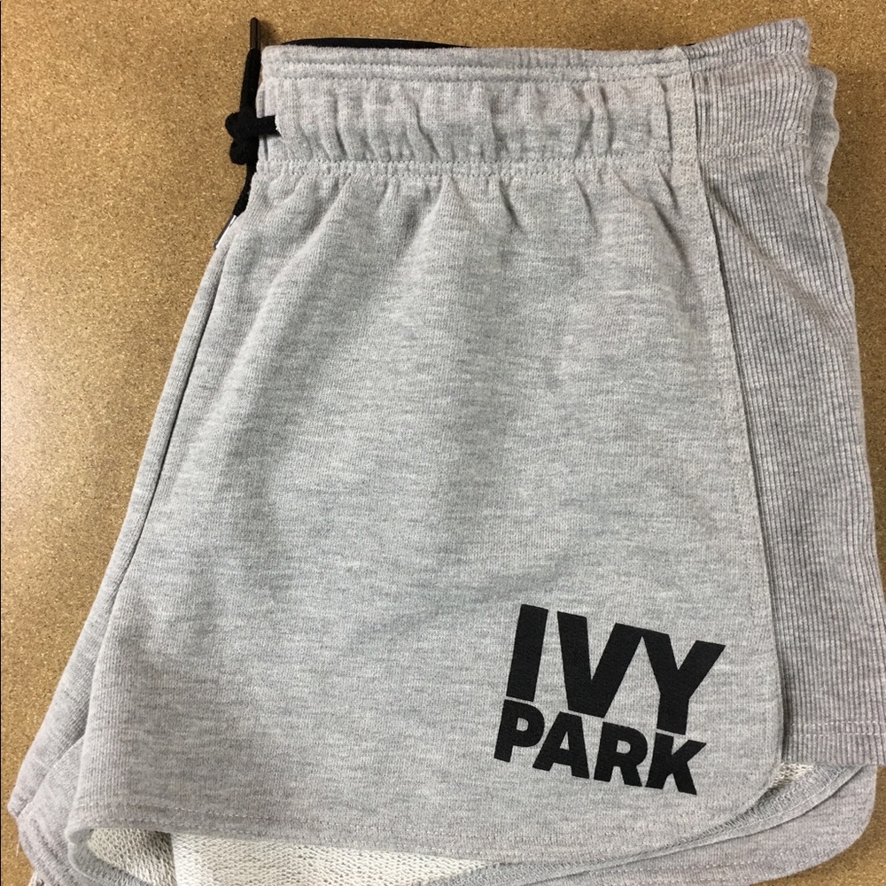 Ivy Park Logo Runner Shorts Sz L