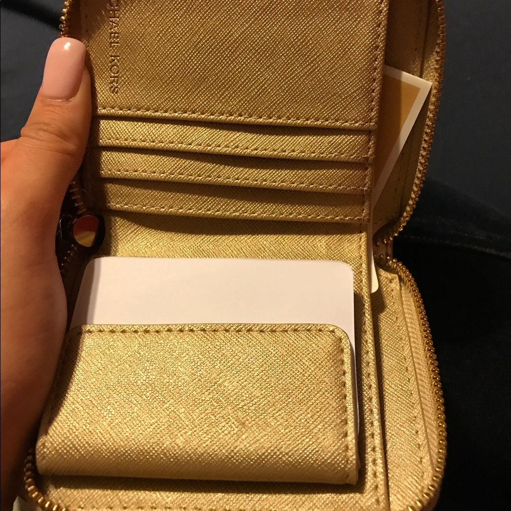 michael kors wallet.. brand new!