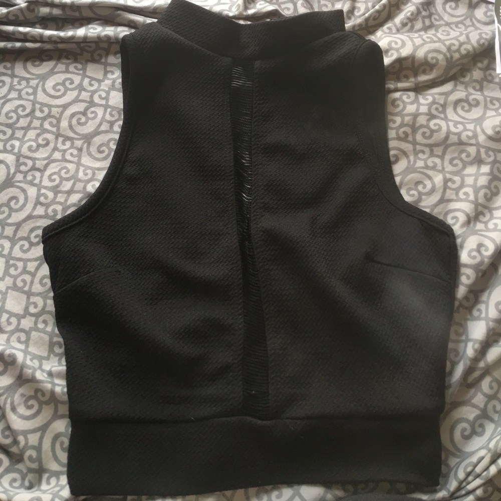 Crop top for the hot weather, gotta be in style !