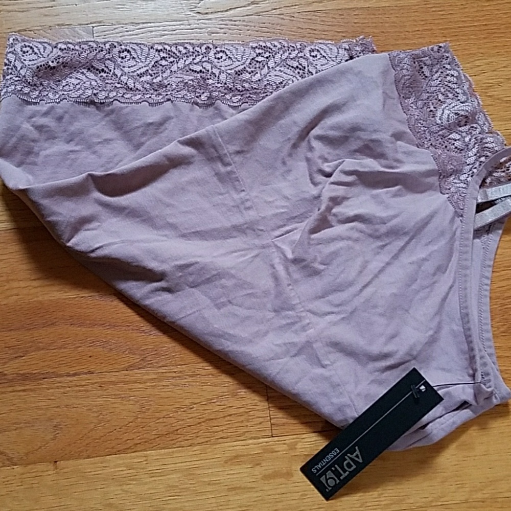 APT.9 ESSENTIALS CAMI