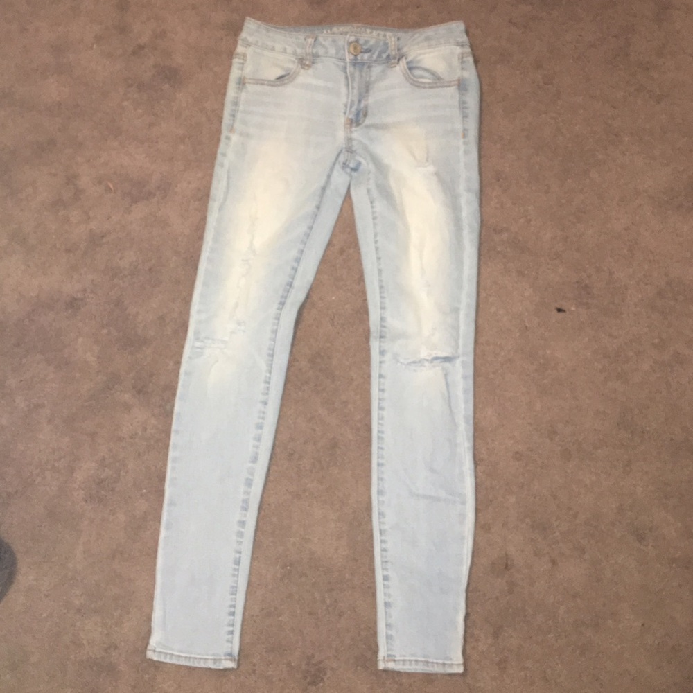 SALE! American Eagle light wash distressed jeans