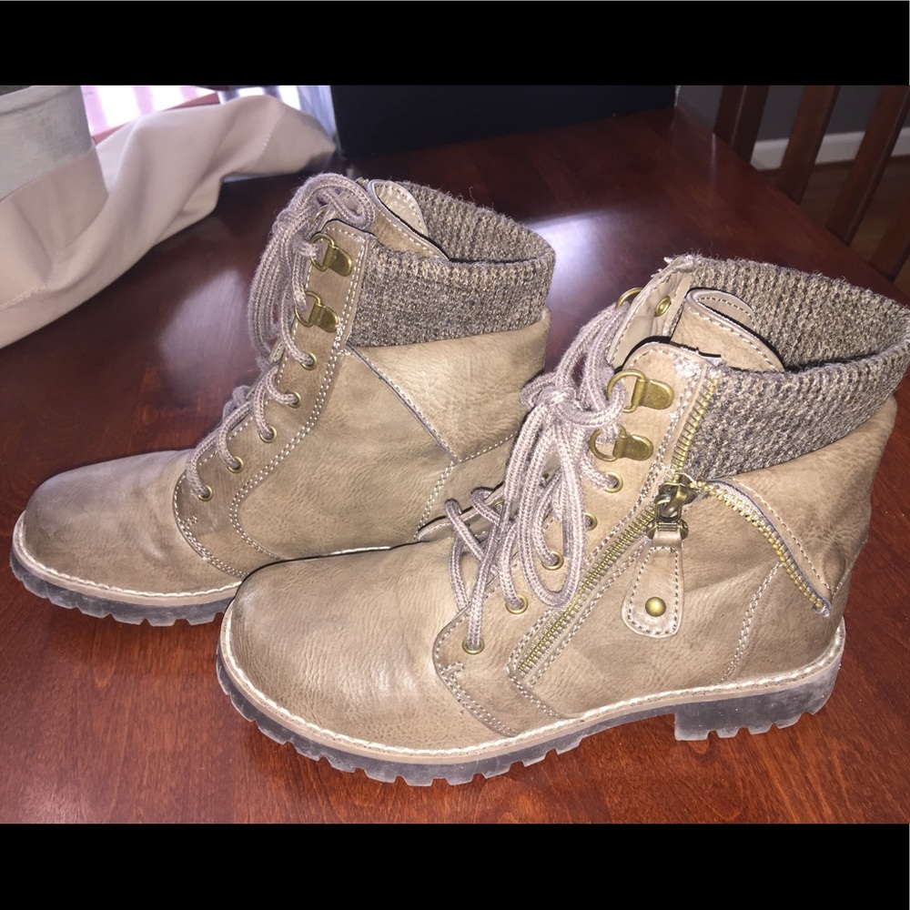 Combat boots