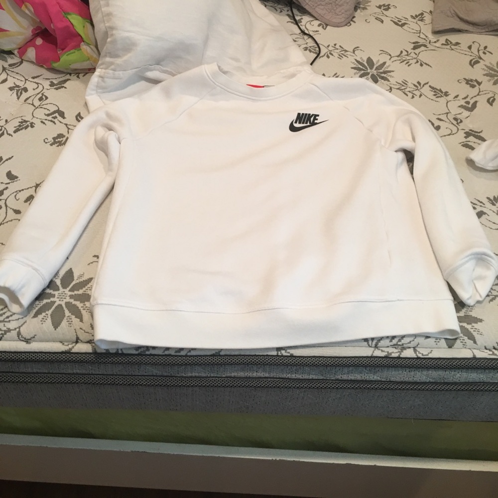 White nike pull over