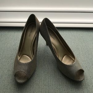 Kelly & Katie Shimmer shoes. Size 8.5
