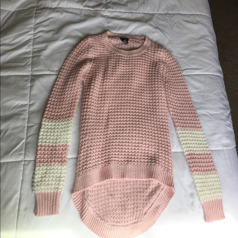 Long sleeved knitted sweater