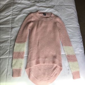 Long sleeved knitted sweater