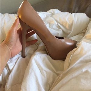 Steve Madden heals nude
