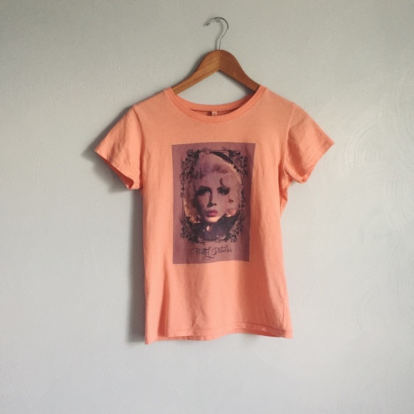 ASOS Tops - Indie designer graphic tee 🍑