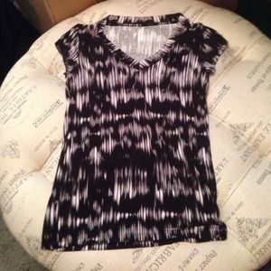 Mossimo black v-neck tee size medium