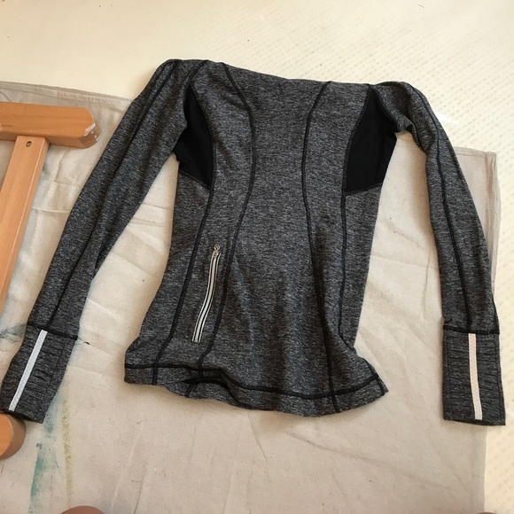 lululemon running hooded layer size 6 - Picture 4 of 4