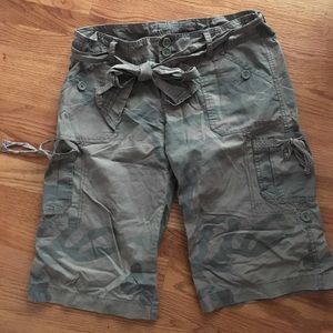 Camo Cargo Capris - Hollister - Size L
