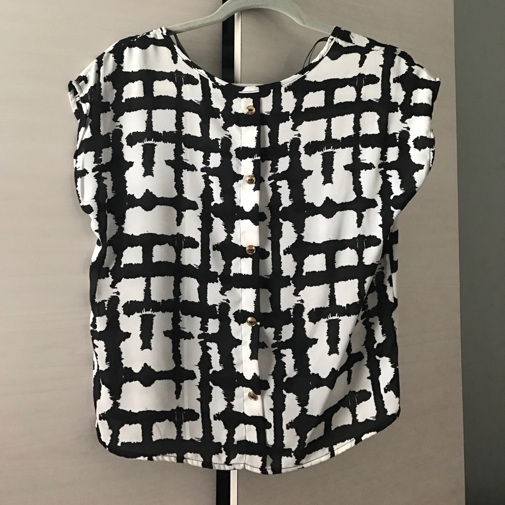 100% polyester black and white box top
