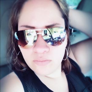 Meet your Posher, Desiree