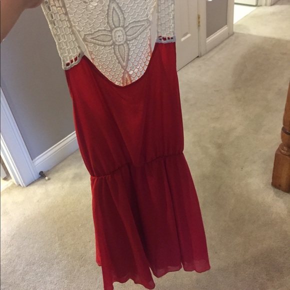 Red dress - Picture 3 of 3