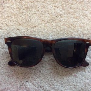 Ray ban tortoise wayfarer sunglasses