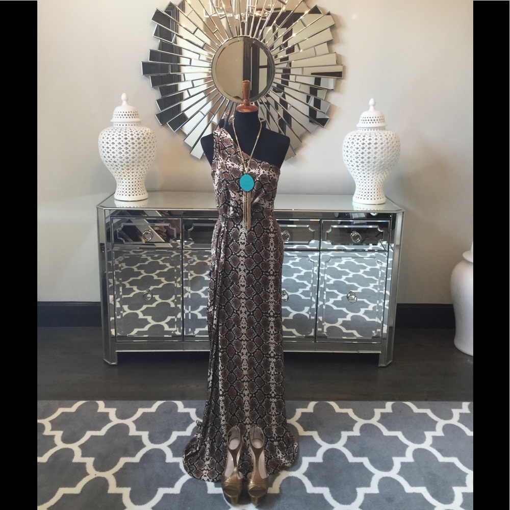 Firm Price Sale🔥🔥 BCBG MaxAzria Maxi Gown