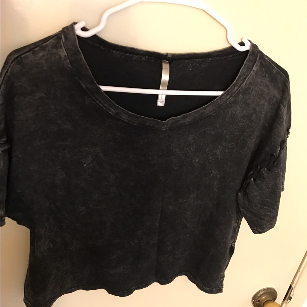 Women black t shirt a little bit crop top