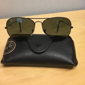 Ray-Ban Large Aviator in black, polarized