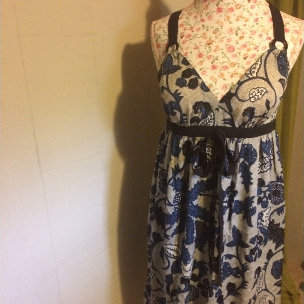 Knee length v neck dress