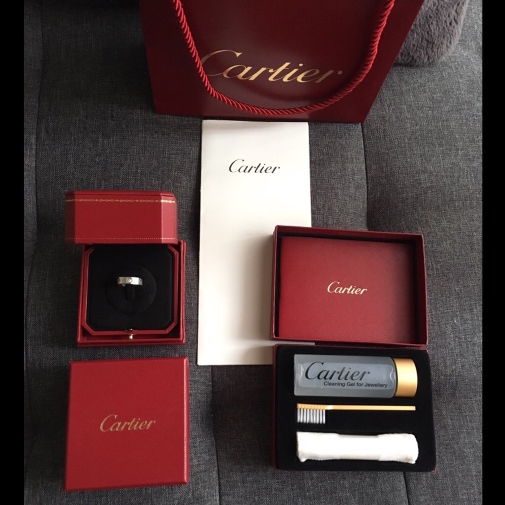 ⚡️FLASH SALE⚡️💯Cartier Love ring + cleaning kit - Picture 2 of 8