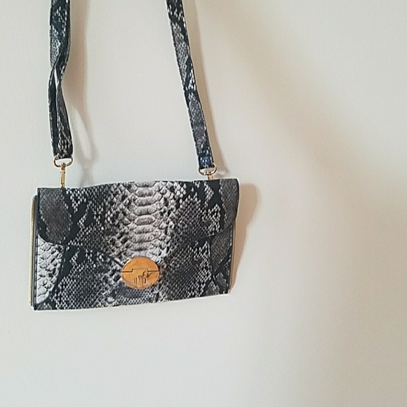 4 in One Wilson's leather faux snake skin purse - Picture 3 of 8