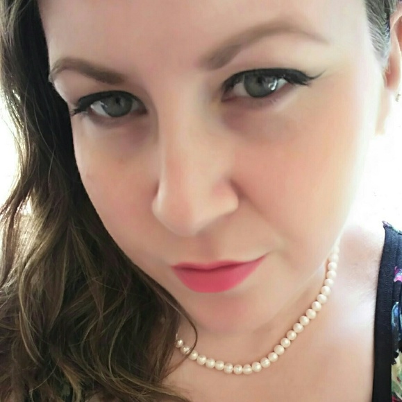 Meet your Posher, Kat - Picture 2 of 4