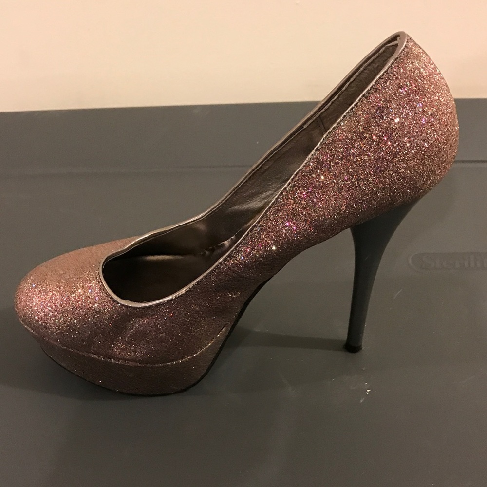 Pumps - Picture 2 of 2