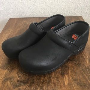 Black Dansko XP clogs