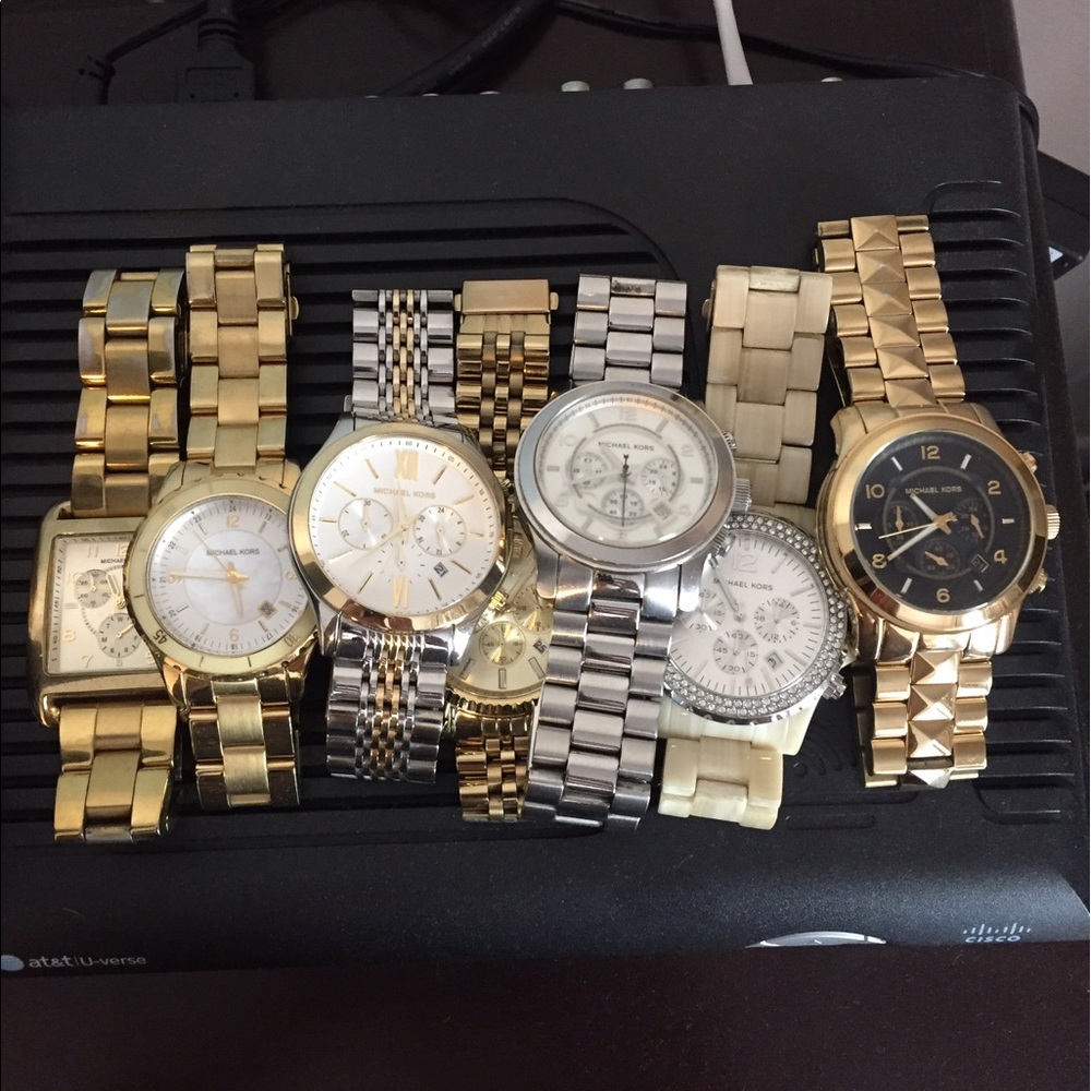 Lot of 7 Michael Kors watches.