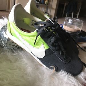 Brand new super cute Nike casual sneakers sz 7 1/2