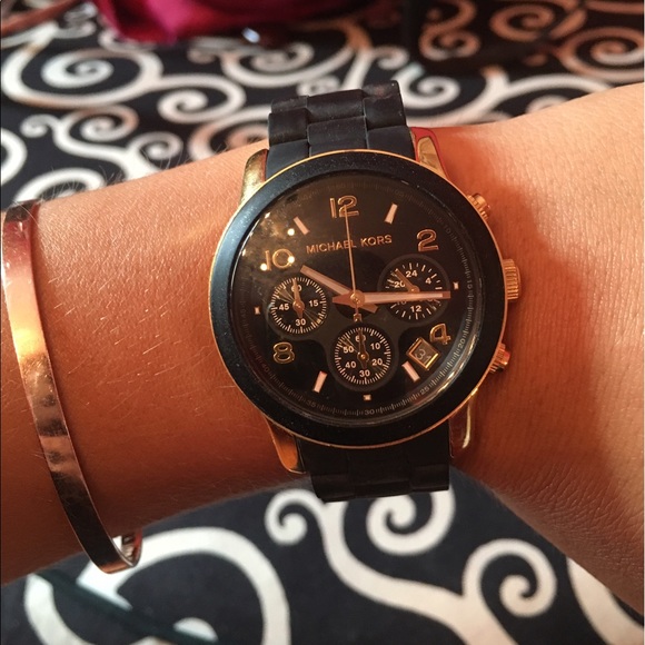 Black and Gold Michael Korea watch - Picture 2 of 6