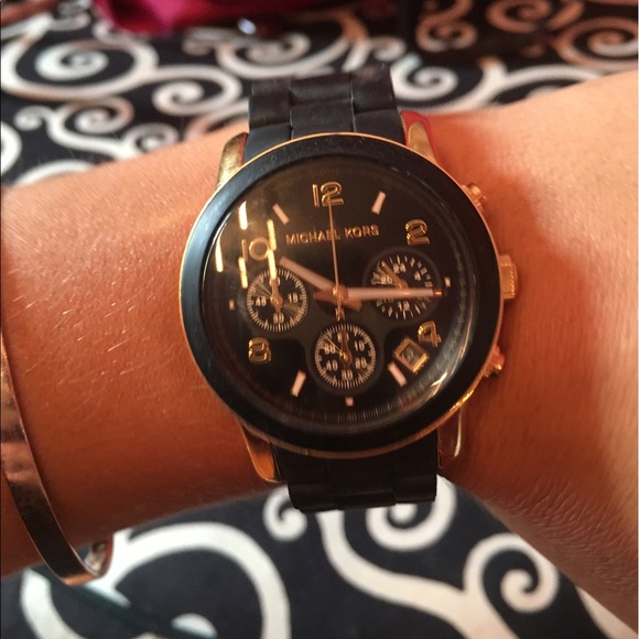 Black and Gold Michael Korea watch - Picture 3 of 6