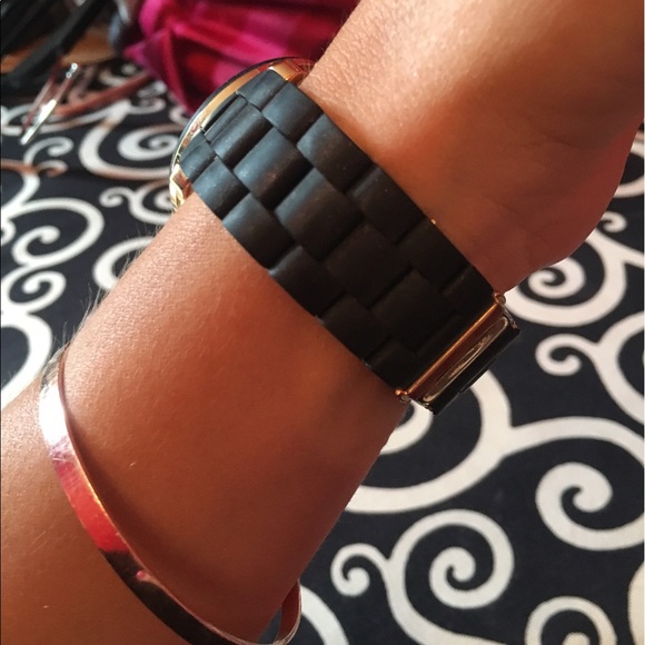 Black and Gold Michael Korea watch - Picture 4 of 6