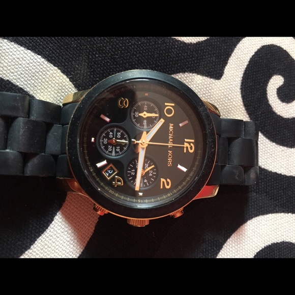 Black and Gold Michael Korea watch - Picture 6 of 6