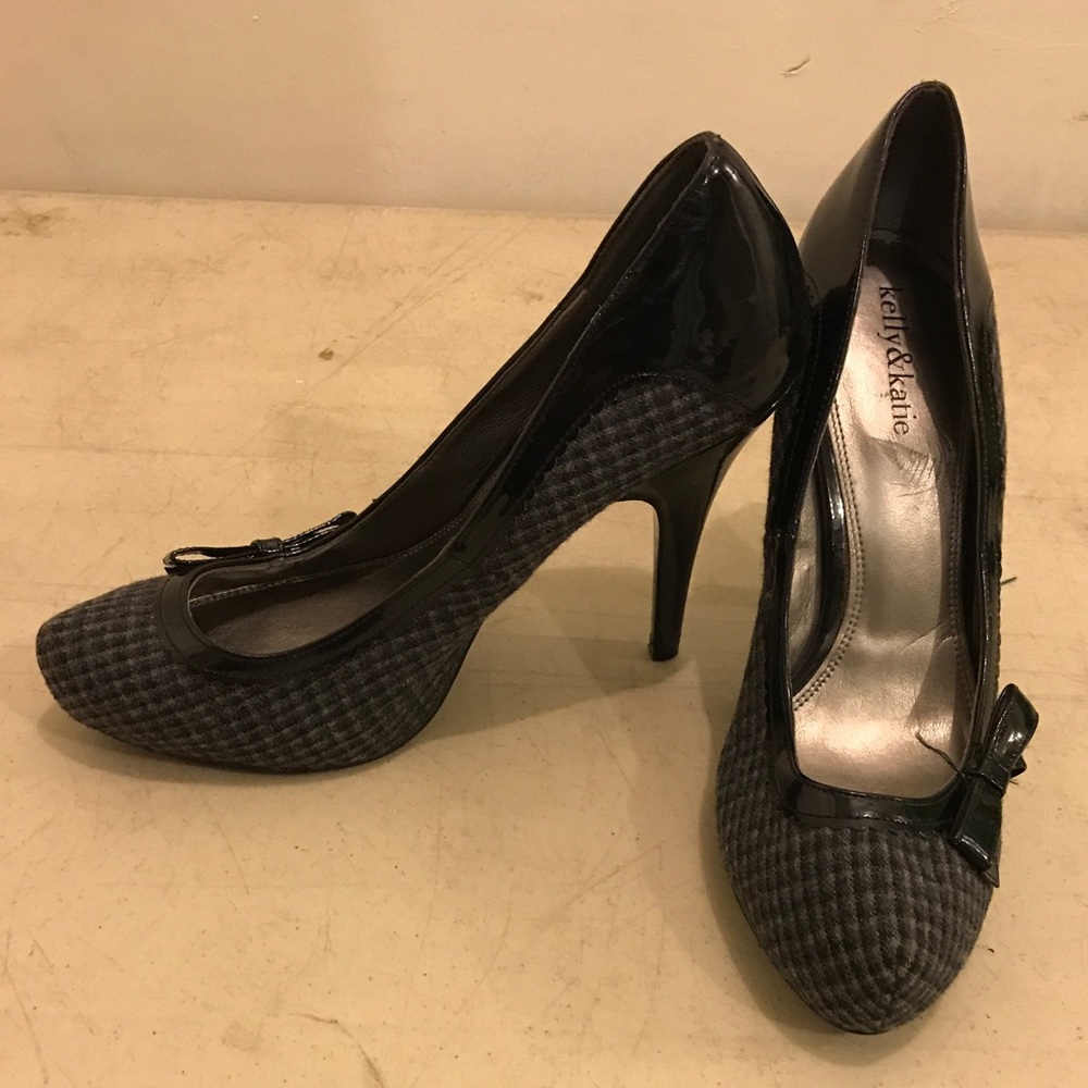 Pumps - Picture 2 of 3