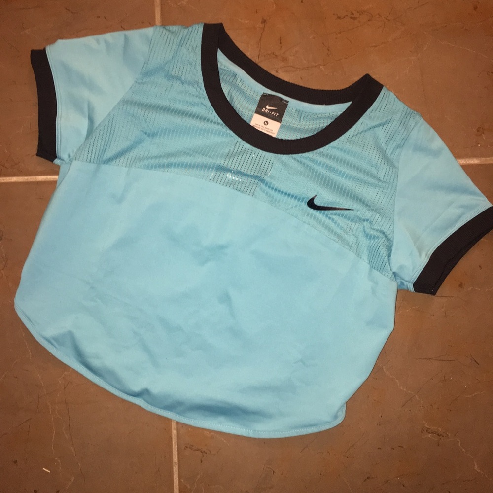 NIKE Women's Medium Crop Top