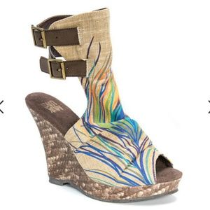 New Muk Luks sage wedge sandals 8 peacock