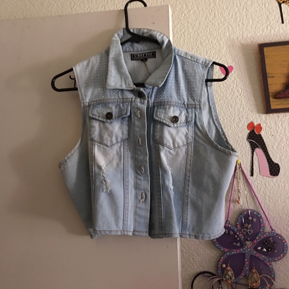 Light washed denim distressed vest  fits cropped