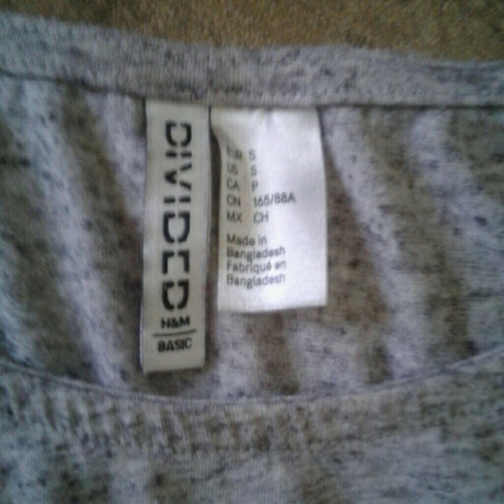 H&M basic t-shirt - Picture 2 of 2