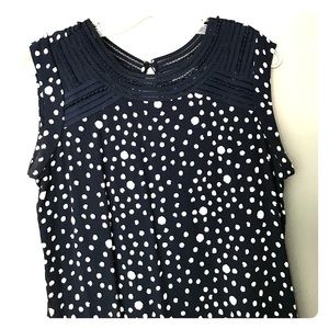 Sleeveless blouse navy with dots and lace trim