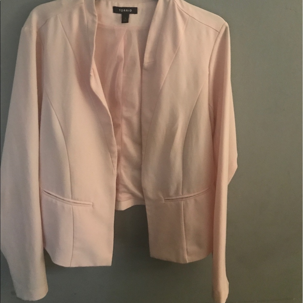 Cute baby pink blazer 💕