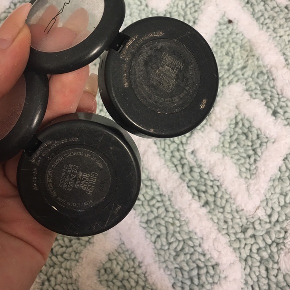 MAC eyeshadow bundle - Picture 3 of 3