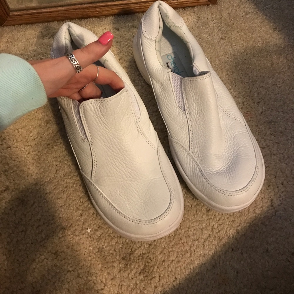 Nursing shoes