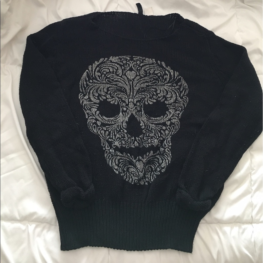 Black skull sweater