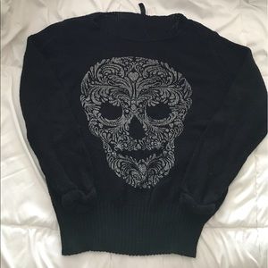 Black skull sweater
