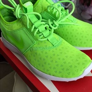 NWT Nike juvenate electric green size 7