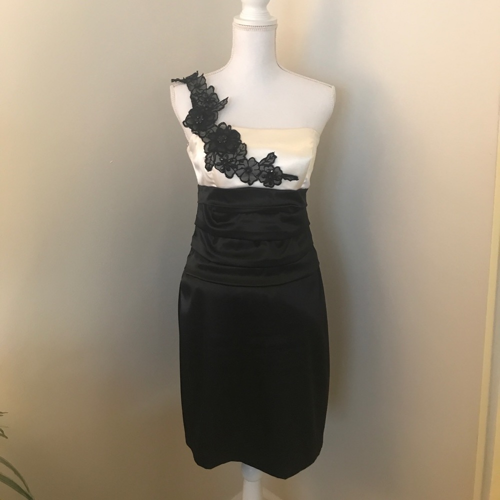 Black/White Floral Dress💕2x HP💕