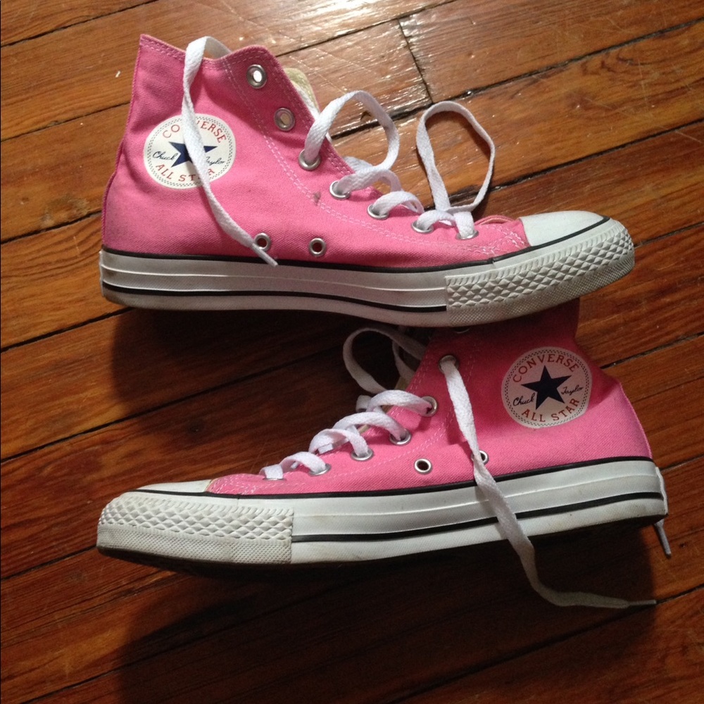 Women's size 8 pink high top Chuck Taylors