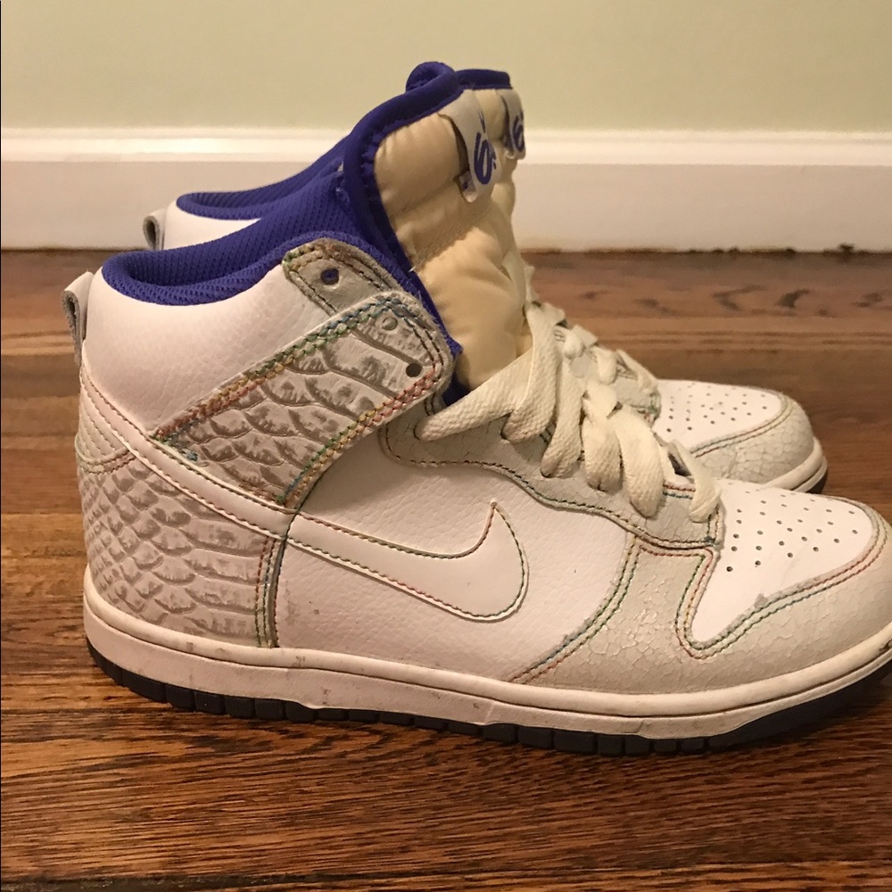 Nike Dunks White and purple Size 6